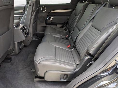 New 2025 Land Rover Discovery Dynamic SE image 15