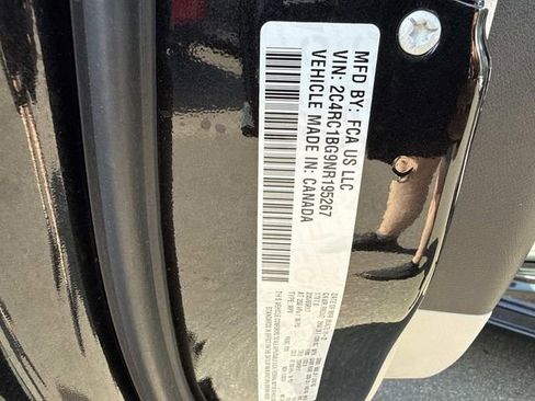 Used 2022 Chrysler Pacifica Touring-L image 29