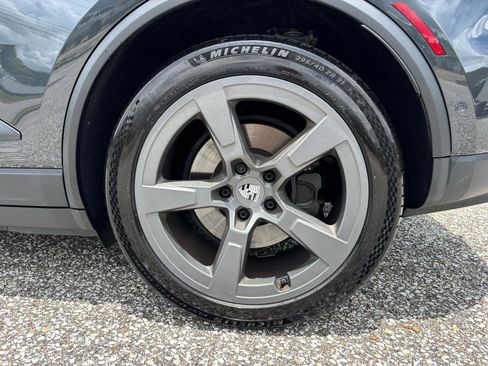 Used 2025 Porsche Macan Electric RWD image 31