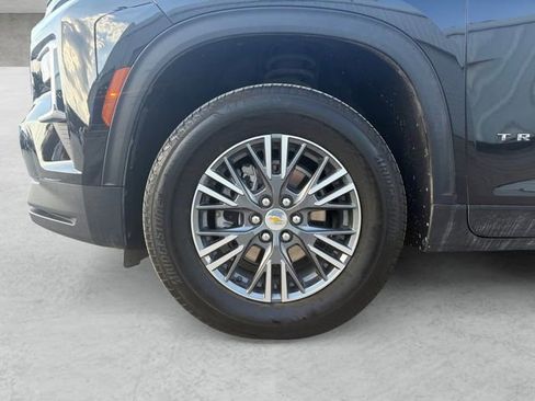 Used 2025 Chevrolet Traverse LT FWD image 24