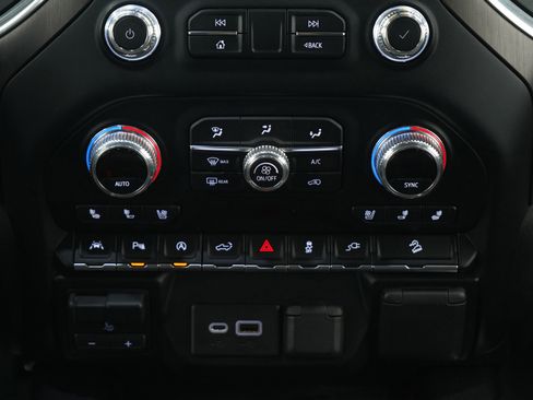 Used 2021 GMC Sierra 1500 AT4 w/ AT4 Premium Package image 16