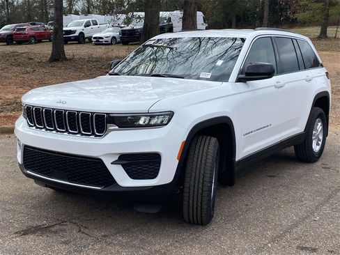 New 2025 Jeep Grand Cherokee Laredo w/ MOPAR Finishing Package image 29