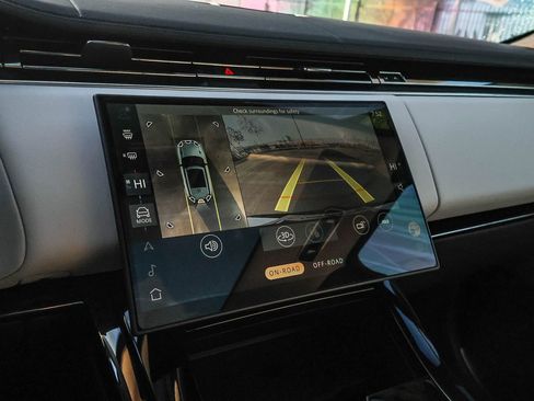 Used 2025 Land Rover Range Rover Sport Dynamic SE image 32