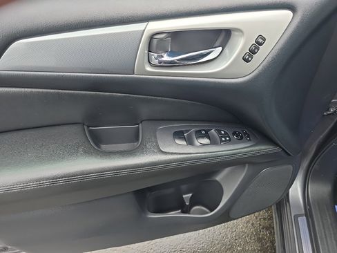 Used 2017 Nissan Pathfinder SL w/ SL Premium Package AWD/4WD image 13