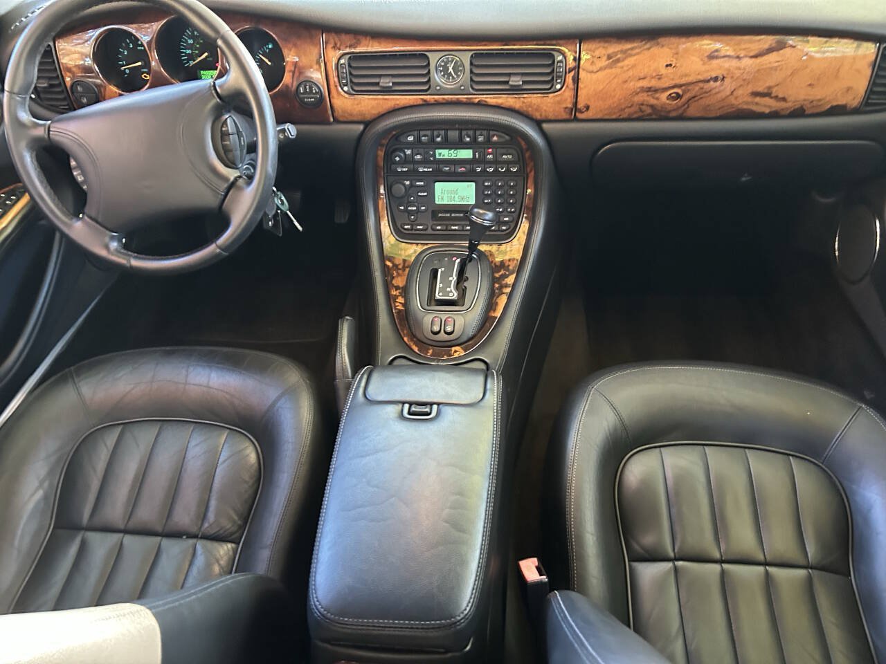Used 2000 Jaguar XJ8 RWD image 6