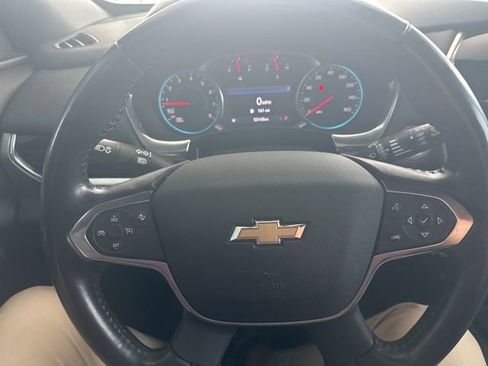 Used 2022 Chevrolet Traverse LT FWD image 19