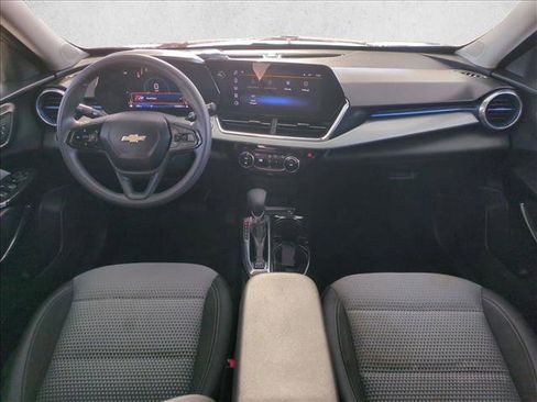 Used 2025 Chevrolet Trax LT image 16