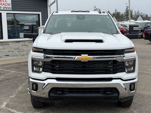 Used 2024 Chevrolet Silverado 3500 LT w/ Convenience Package AWD/4WD image 8