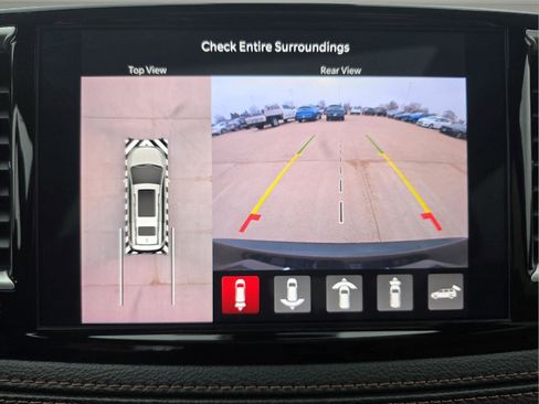 Used 2024 Chrysler Pacifica Pinnacle w/ Trailer Tow Group image 5