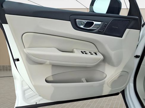 Used 2025 Volvo XC60 T8 Ultra w/ Protection Package Premier image 24