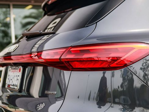 Certified 2025 Audi Q5 Premium w/ Convenience Package image 9