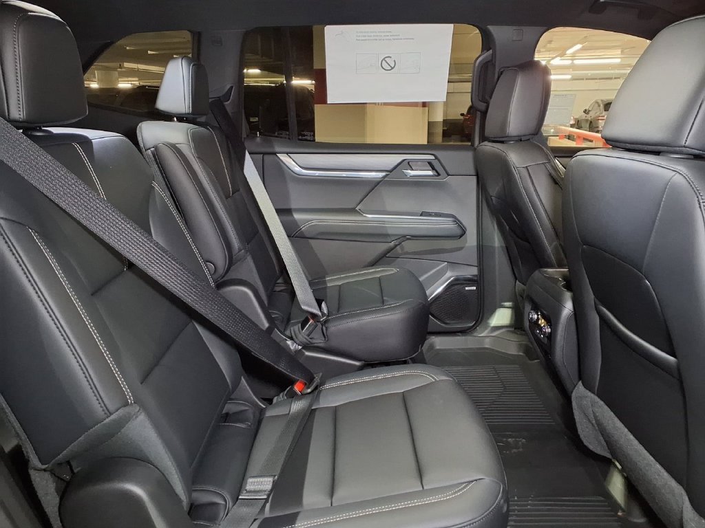 Used 2026 GMC Acadia Elevation w/ Black Edition FWD image 5