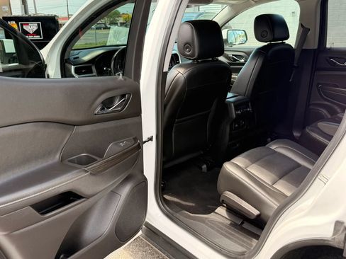 Used 2019 GMC Acadia SLT AWD/4WD image 10
