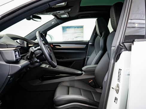 New 2026 Porsche Macan 4S Electric image 5