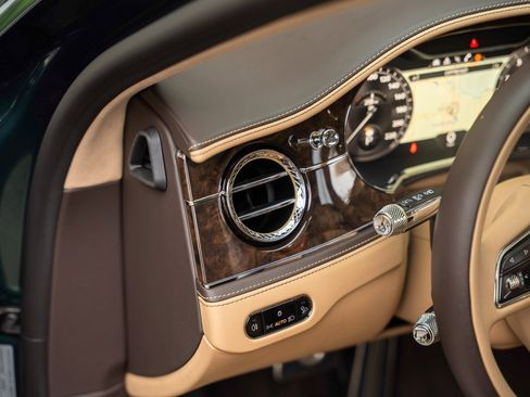 Used 2023 Bentley Flying Spur W12 image 25