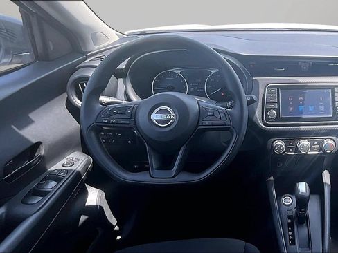 Certified 2025 Nissan Kicks Play S FWD image 4