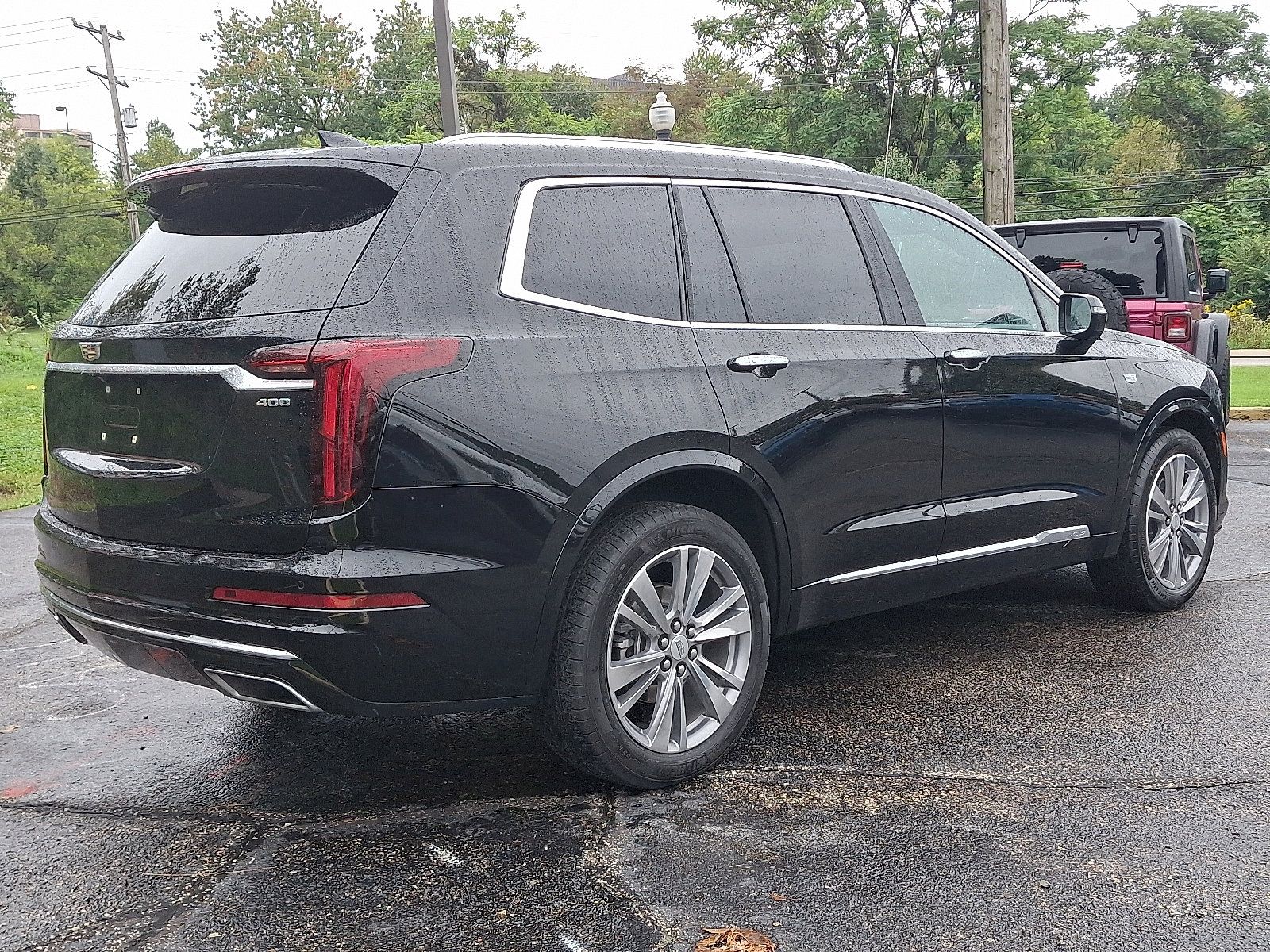 Used 2025 Cadillac XT6 Premium Luxury w/ LPO, Floor Liner Package FWD image 4