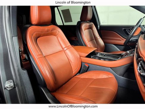 Used 2025 Lincoln Aviator Reserve w/ Jet Appearance Package AWD/4WD image 12