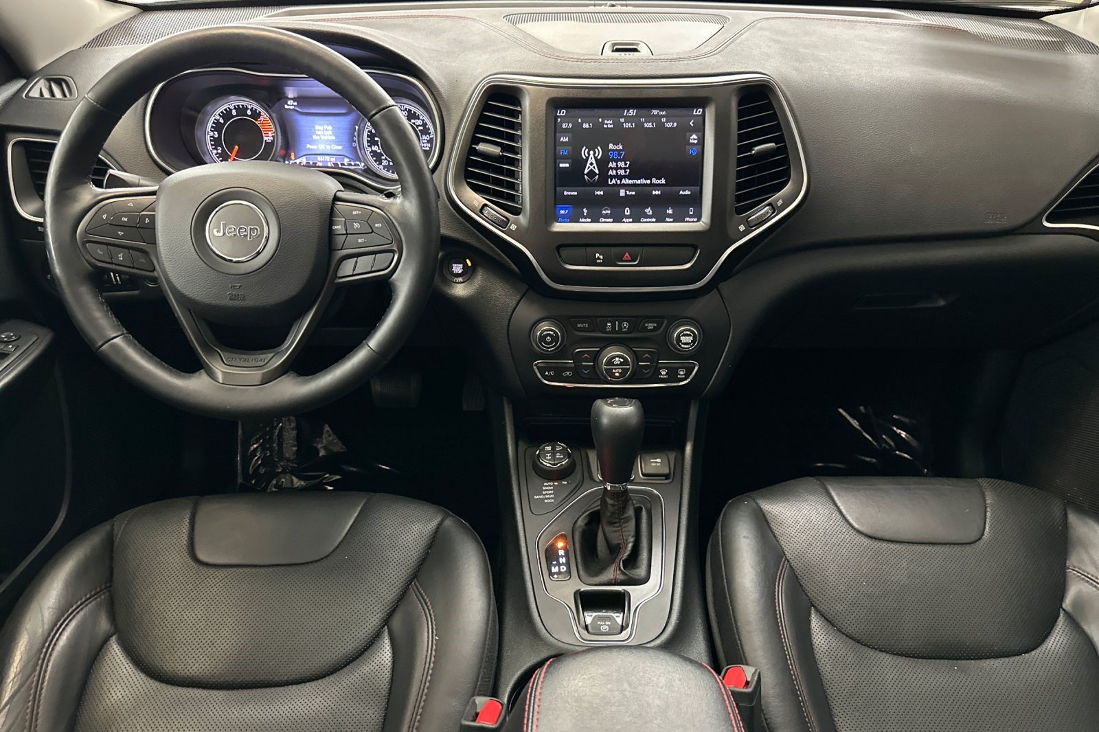 Used 2019 Jeep Cherokee Trailhawk AWD/4WD image 15