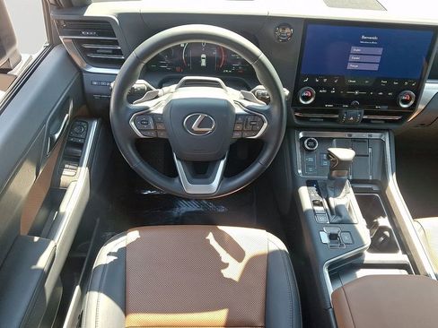 Used 2025 Lexus GX 550 w/ Accessory Package (2T) AWD/4WD image 12