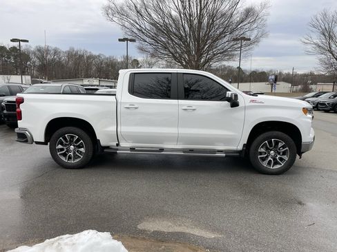 Used 2025 Chevrolet Silverado 1500 LT image 8