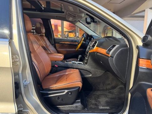 Used 2011 Jeep Grand Cherokee Overland image 12