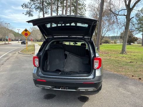 Used 2022 Ford Explorer XLT w/ Equipment Group 202A image 18