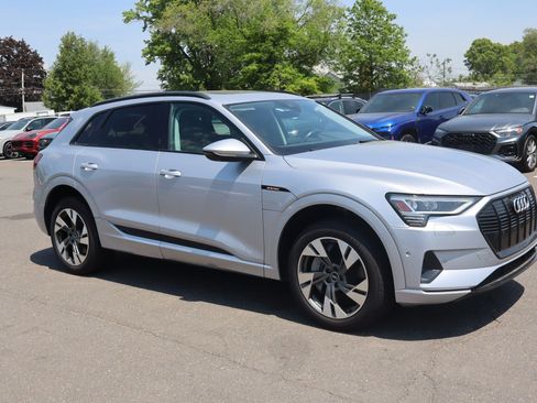 Used 2021 Audi e-tron Premium w/ Convenience Plus Package AWD/4WD image 3