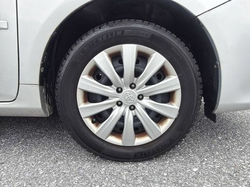 Used 2013 Toyota Corolla LE FWD image 27