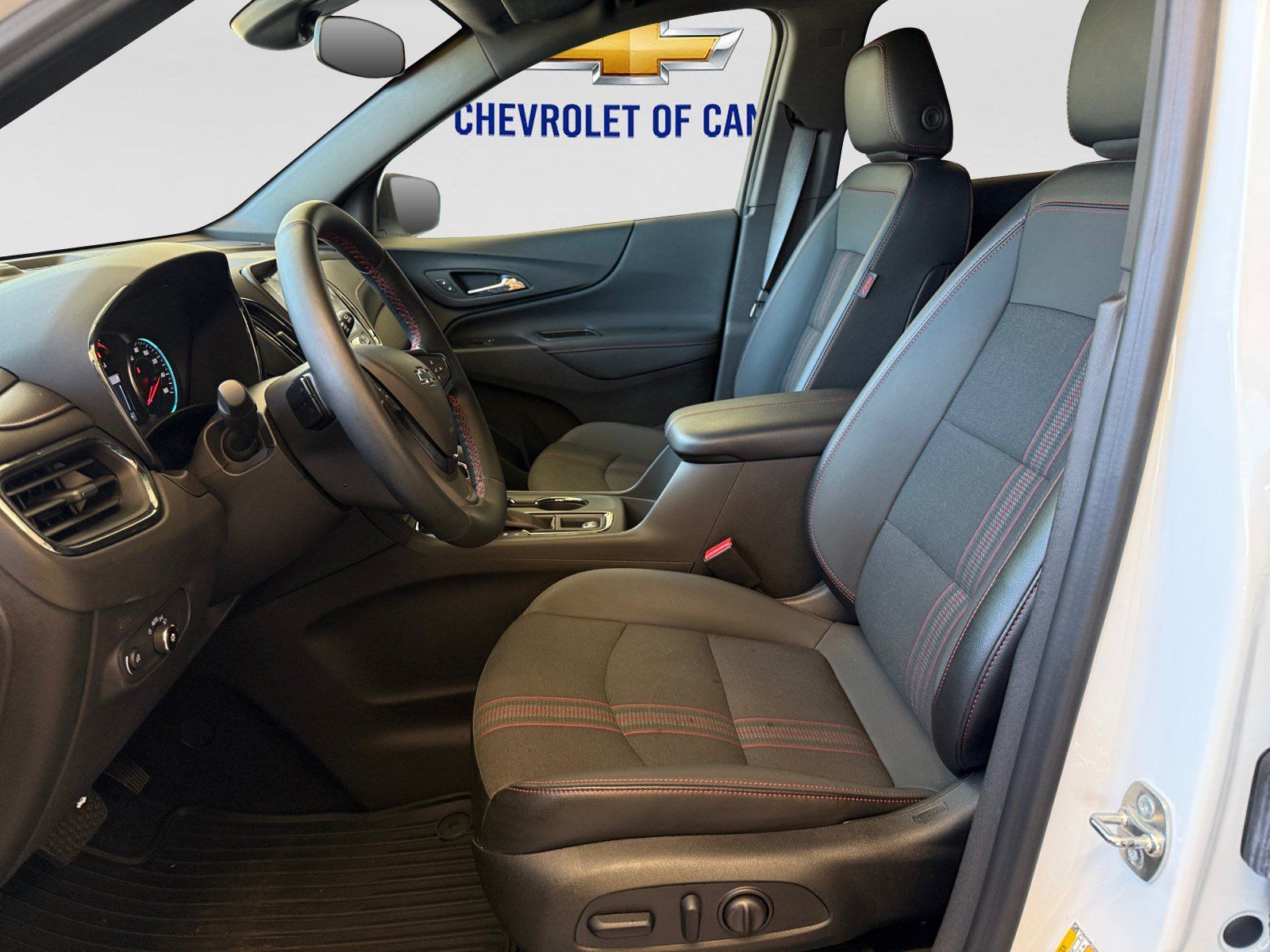 Used 2024 Chevrolet Equinox RS FWD image 9