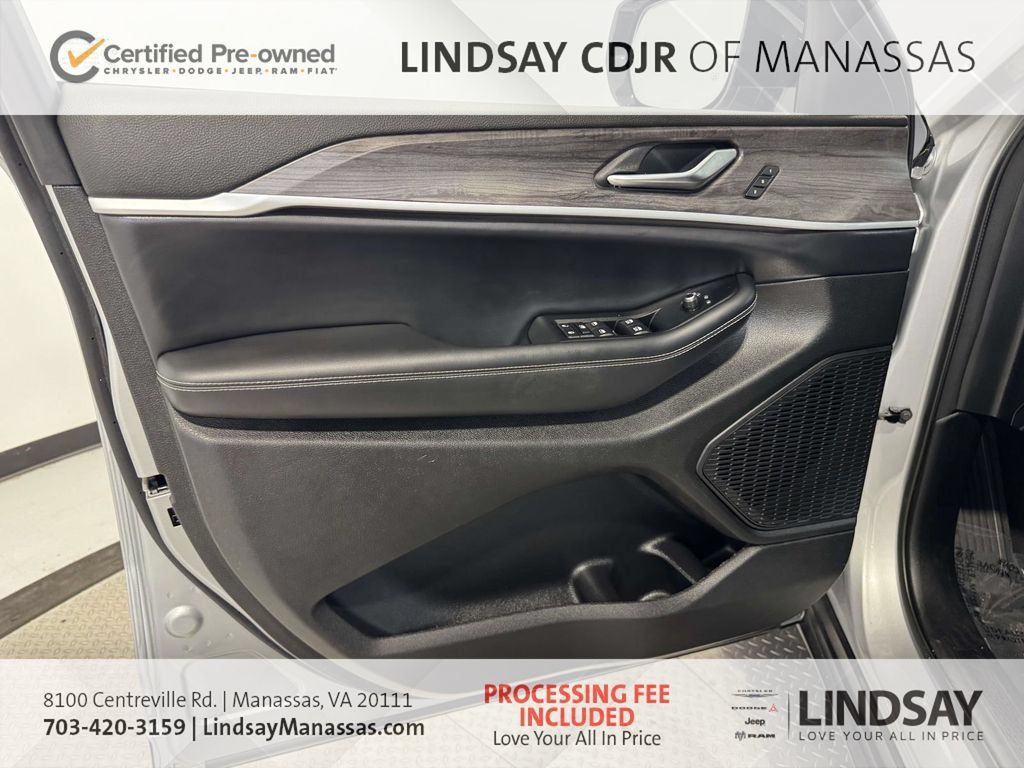 Certified 2023 Jeep Grand Cherokee L Limited w/ Luxury Tech Group II AWD/4WD image 18