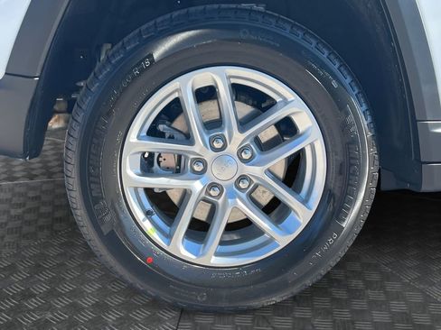 New 2025 Jeep Grand Cherokee Laredo image 23