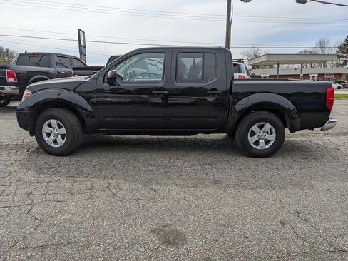 Used 2012 Nissan Frontier SV image 3