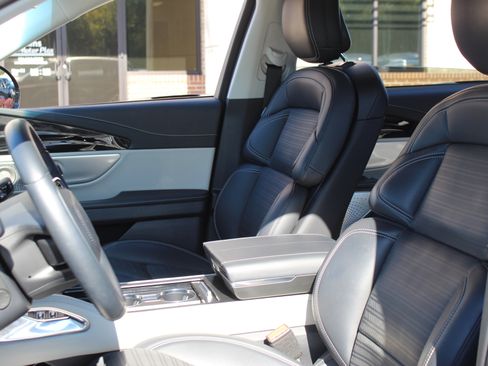 Used 2024 Lincoln Nautilus Reserve w/ Equipment Group 203A image 16