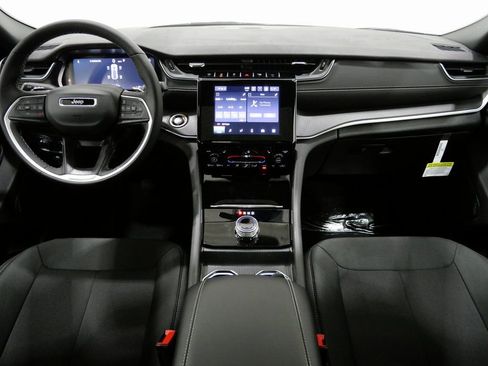 New 2025 Jeep Grand Cherokee Laredo X w/ Luxury Tech Group I image 11