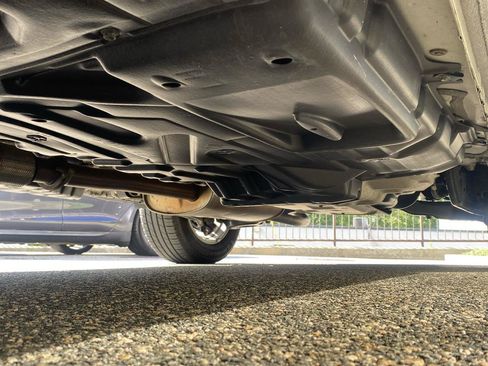 Used 2019 Toyota Highlander XLE AWD/4WD image 43