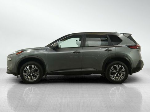 Used 2022 Nissan Rogue SV image 2