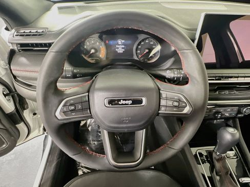 Used 2023 Jeep Compass Trailhawk AWD/4WD image 11