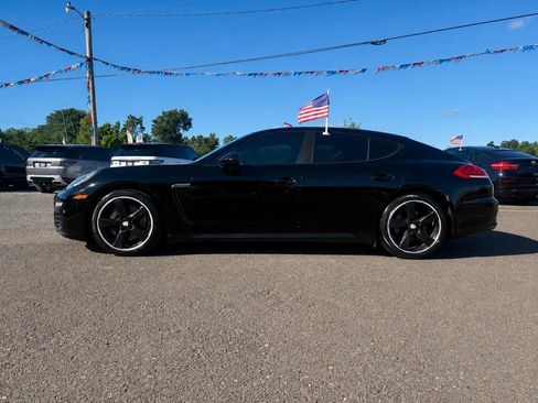 Used 2016 Porsche Panamera image 2