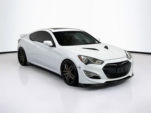 Used 2016 Hyundai Genesis Coupe 3.8 RWD image 3