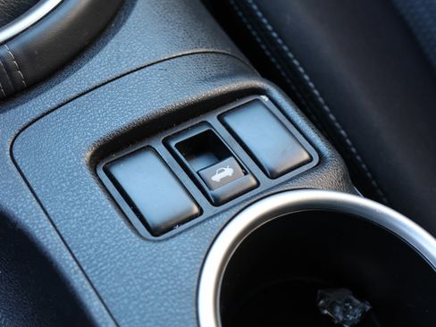 Used 2020 Nissan 370Z image 30