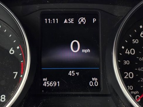 Used 2021 Volkswagen Tiguan SE R-Line image 4