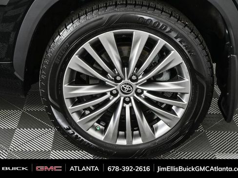 Used 2021 Toyota Highlander Platinum image 39