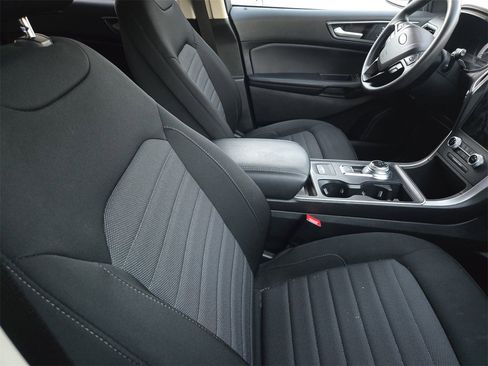 Used 2022 Ford Edge SE image 9