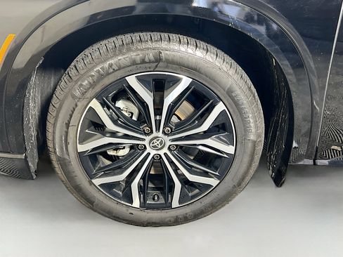 Used 2025 Toyota Crown Signia AWD/4WD image 13