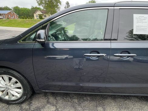 Used 2016 Kia Sedona EX FWD image 3