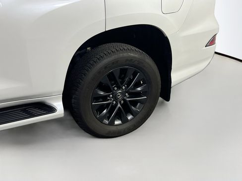 Used 2023 Lexus GX 460 Premium image 32