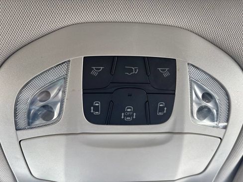 Used 2017 Chrysler Pacifica Limited w/ UConnect Theater Package FWD image 45