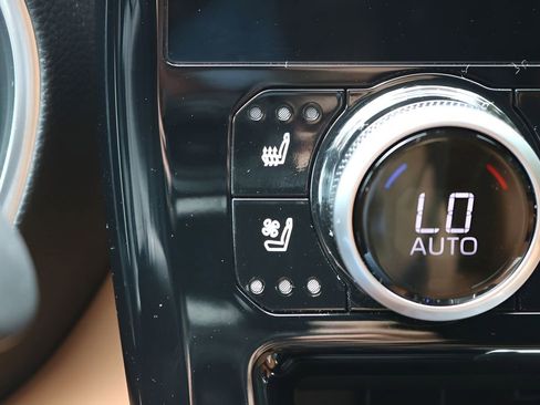 Used 2026 Toyota Highlander Platinum AWD/4WD image 29