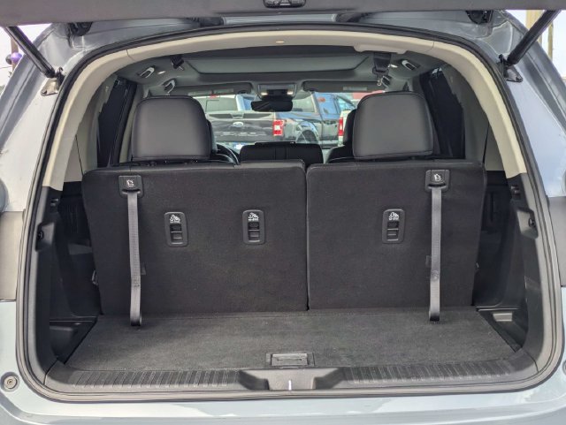 Used 2025 Honda Pilot Touring image 14